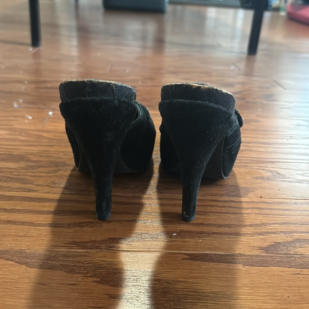 Carlos Santana black suede heels - Picture 4 of 4